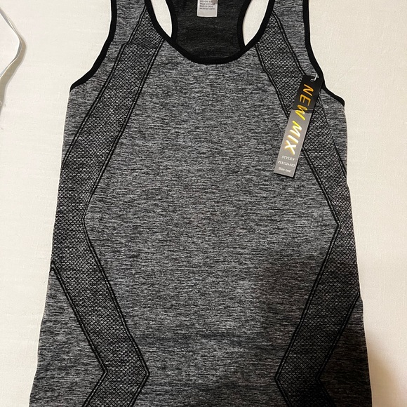 New mix exercise outfit - Picture 3 of 4